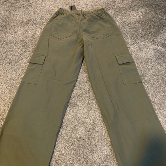 Forever 21 Pants - NWOT Forever 21 Olive Green Cargo wide leg